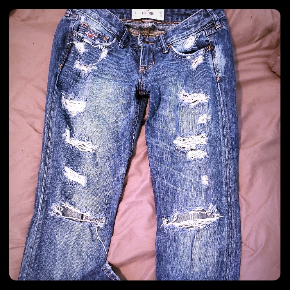 HOLLISTER NWOT DISTRESSED JEANS❣